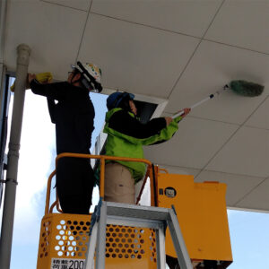 本社事務所の外壁と室内窓を清掃しました！